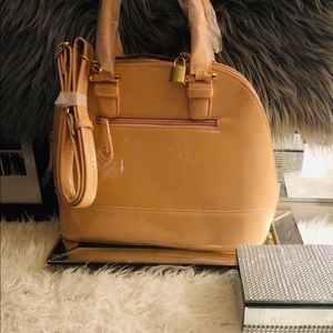 Cream billing bag purse from shoe dazzle